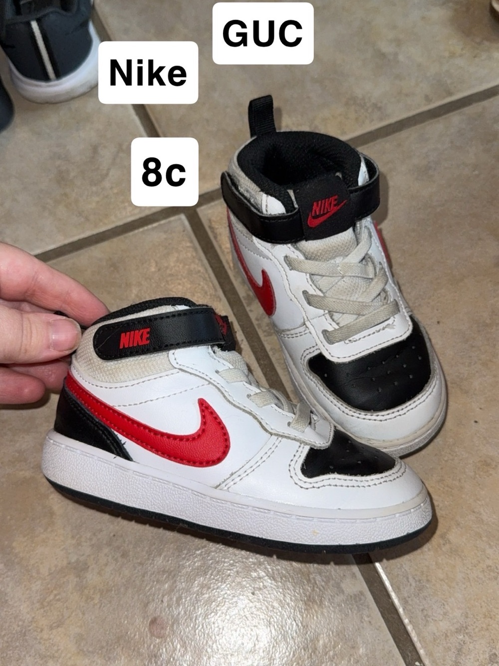 Nike Court Borough Mid 2
GUC
8c